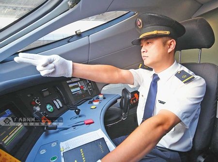 男生想要報(bào)考鐵路學(xué)校選什么專業(yè)好？