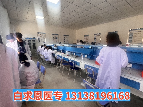 石家莊白求恩醫(yī)學(xué)中專學(xué)校多長時間放假一次？