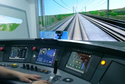 想當(dāng)火車司機(jī)？中專學(xué)歷也能報(bào)名！穩(wěn)定高薪 + 鐵飯碗！